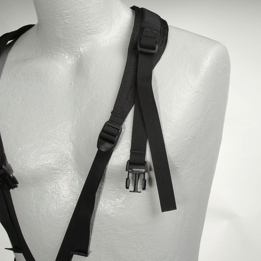 Detail of the optional H436 strap (on the right with the male quick-release buckle) and the adjustment tension buckle for the “V” strap.