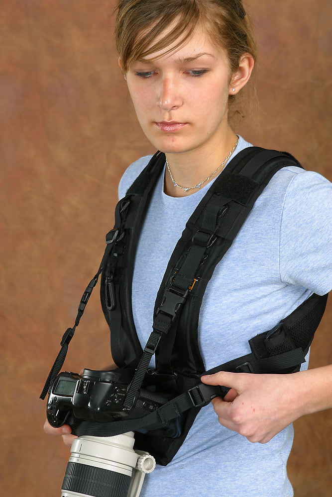 All versions of the harness feature this removable anti-sway, stabilizing strap.