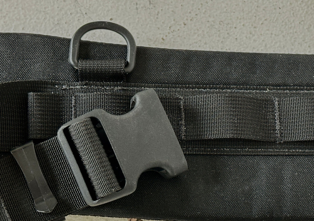 Newer belts have gap in the 1" (25mm) webbing for easier attachment of pouches. Eventually all padded belts will use a 1-½" (40mm) buckle as shown here. 