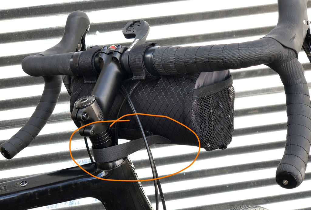 Rear view showing the stem strap. I can be place around the stem or top tube. 