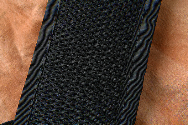 The inside fabric of the H717 features a breathable three-dimensional fabric.