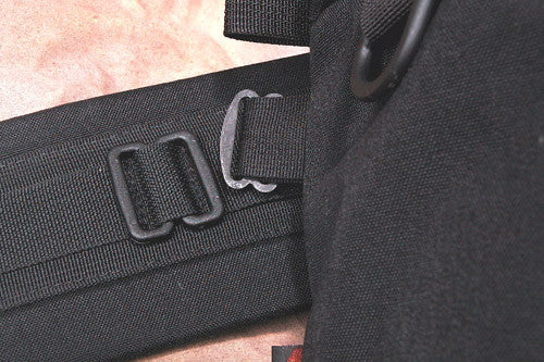 INSTRUCTIONS STEP 1. This pouch has metal sliders sewn in which attach to Uniloops found on old style belts only.